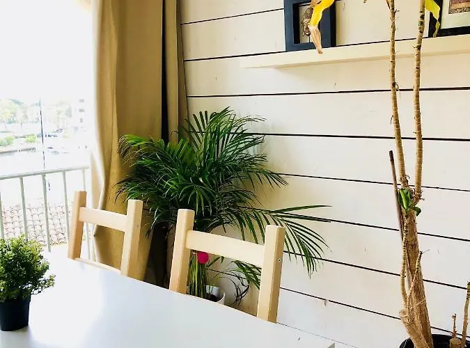 Cascadelle 3 Avec Vue Sur La Marina